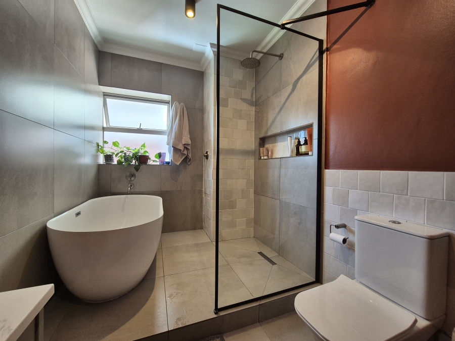 2 Bedroom Property for Sale in Harfield Village Western Cape